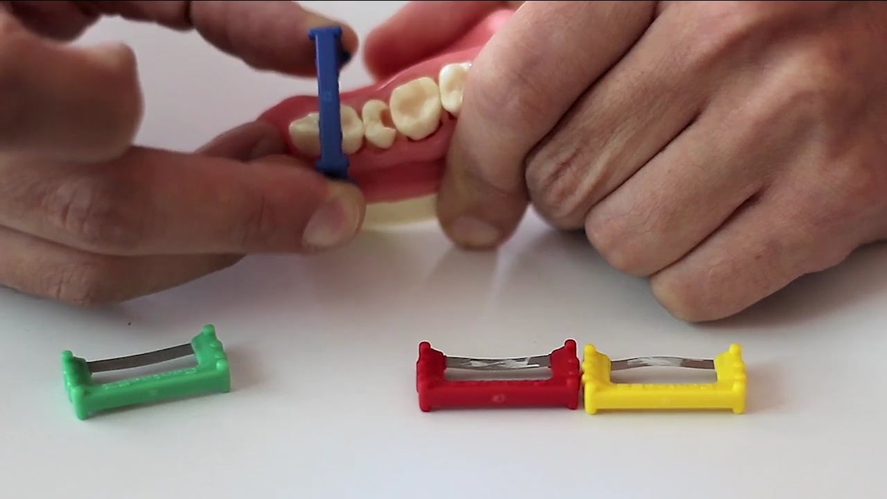 Demo Interproximal reduction using the ContacEZ IPR Strip System ...