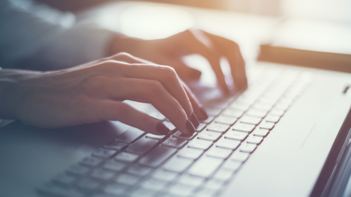 De Submission Guidelines Keyboard Hands