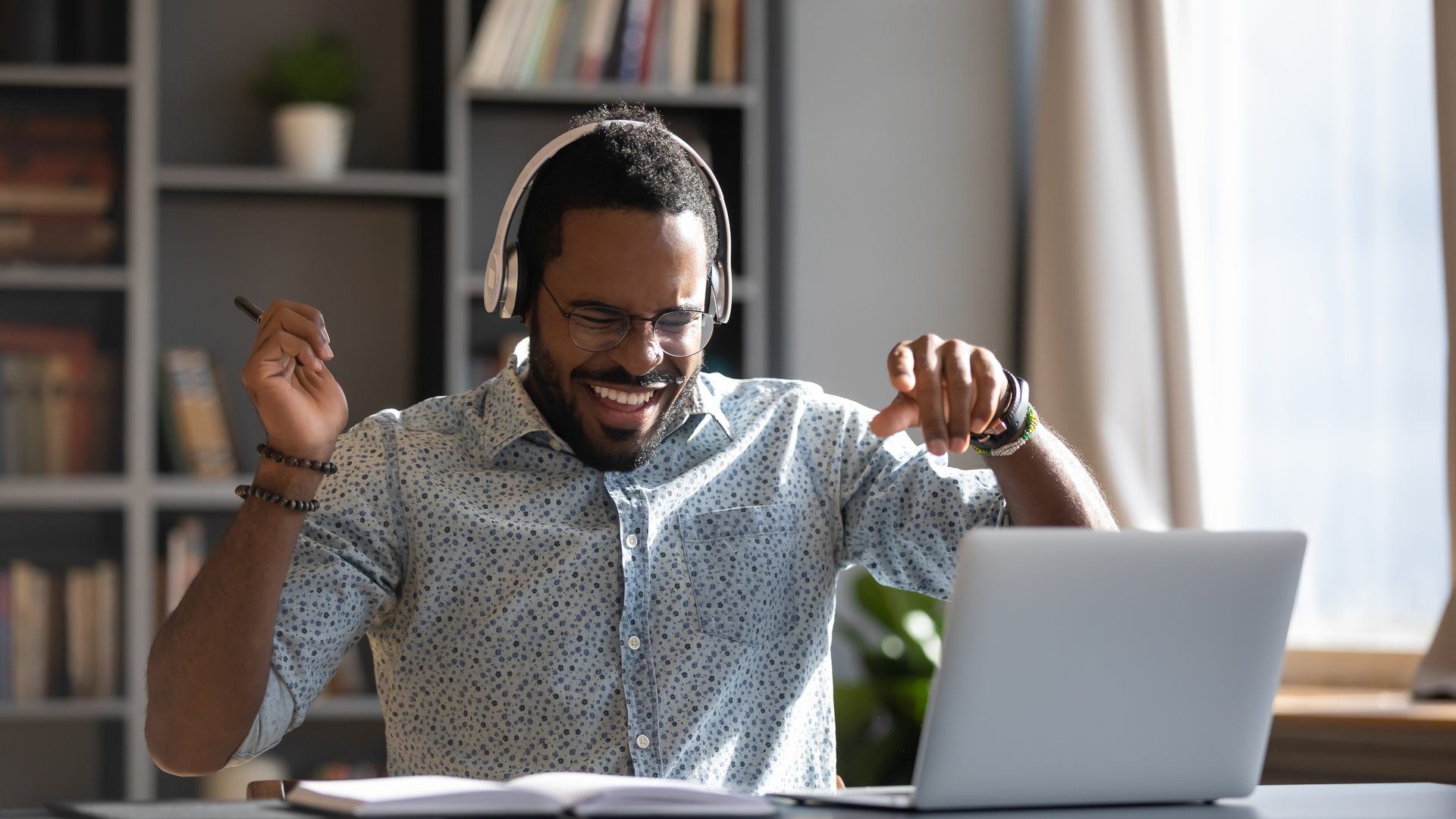 2005 De Cbut P01 5eb58b6b72d1b