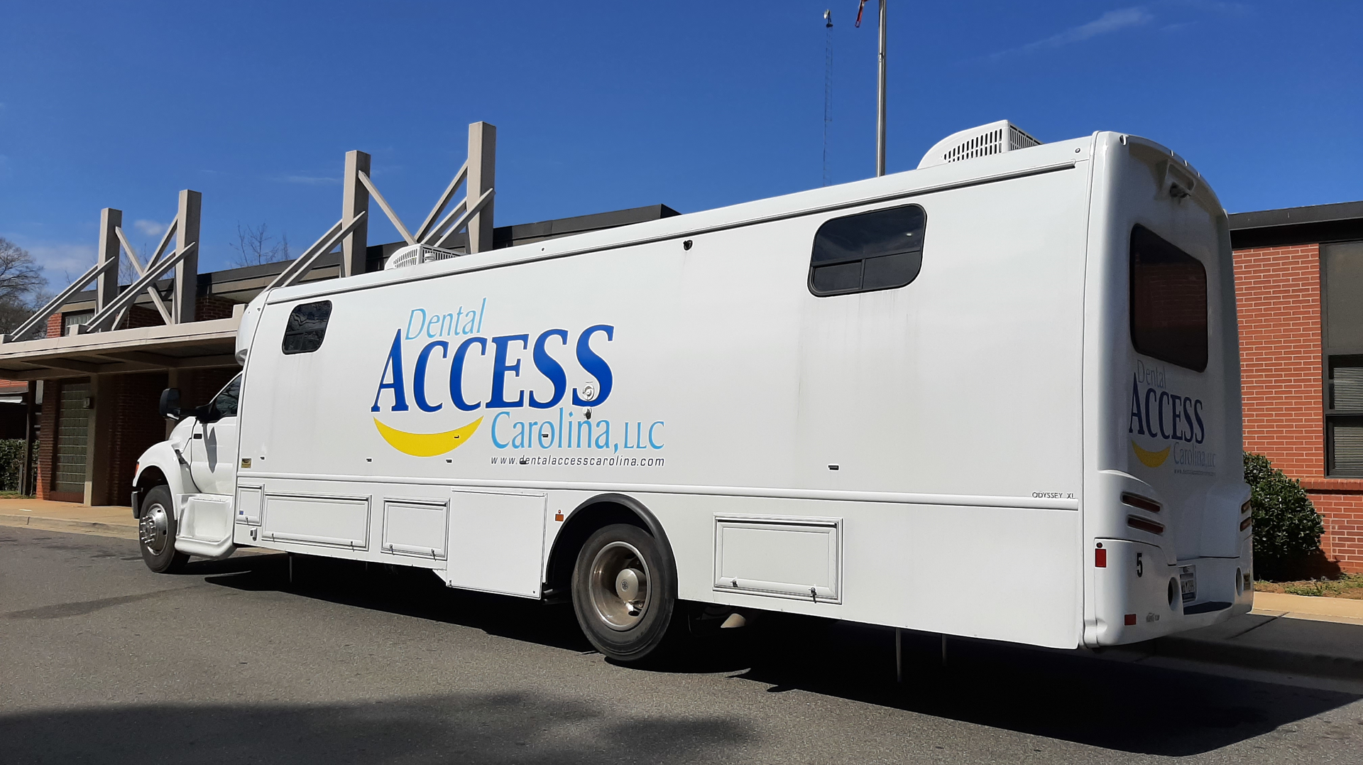 Damc Photo Van Exterior 627bcaa6f12df