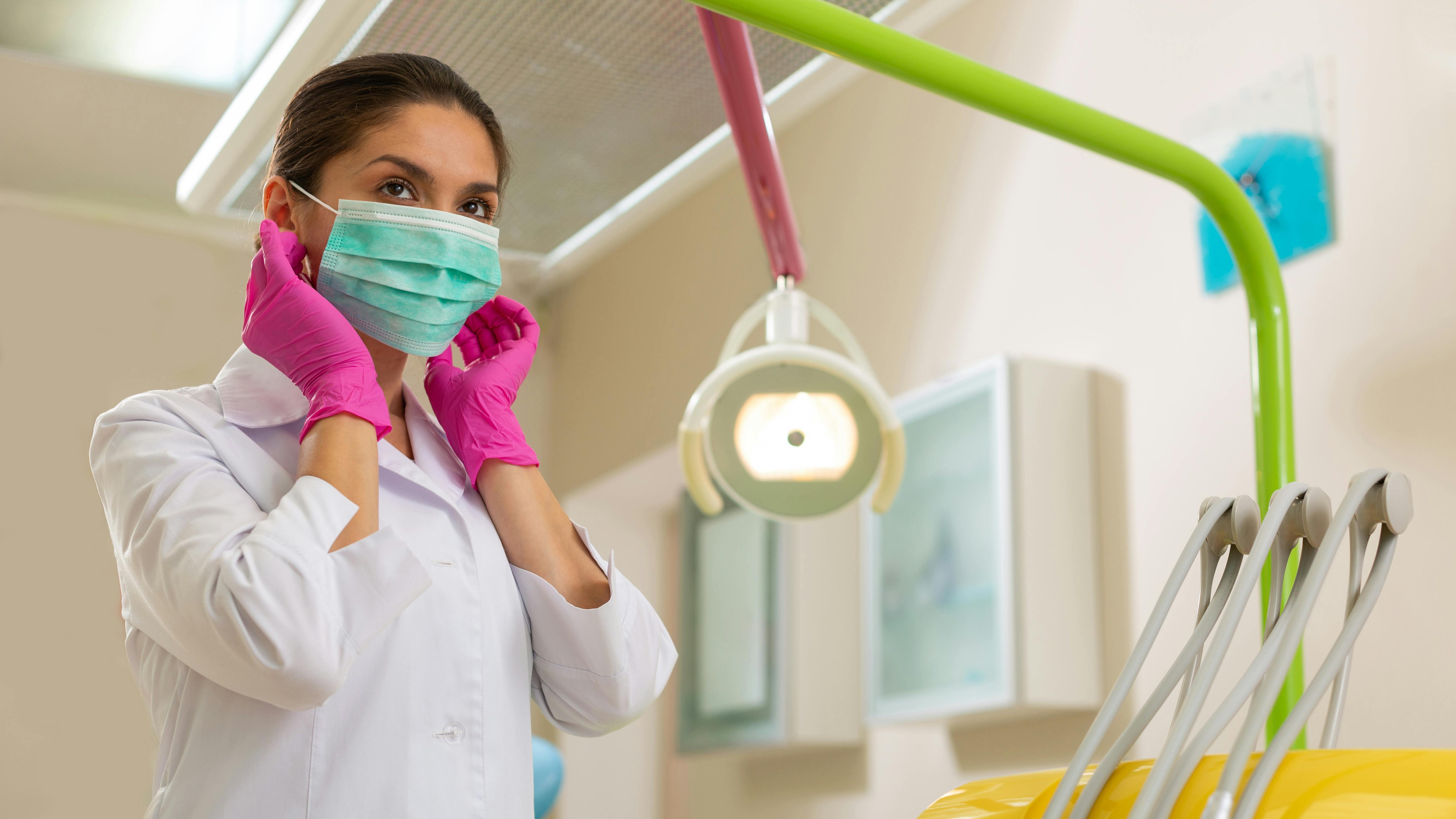 female-dentist-operatory